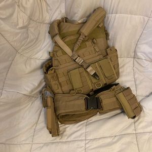 Coyote Brown/tan Airsoft tactical plate carrier battle belt combo with pouches!
